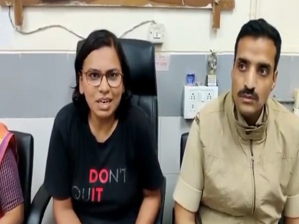 Collector of Akola, Nima Arora (on left) (Photo: Twitter handle of District Information office Akola)