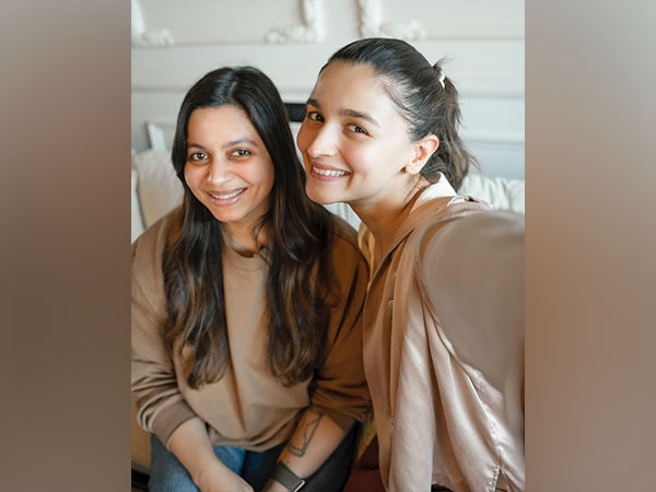 Alia Bhatt and her sister Shaheen Bhatt (Image source: Instagram)