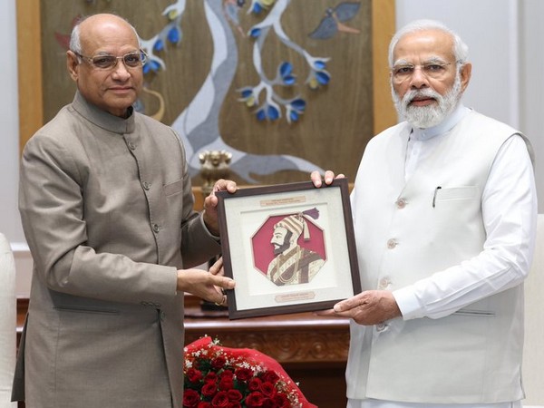 Governor of Maharashtra Ramesh Bais meets PM Modi (Photo: Twitter/@PMOIndia)