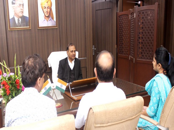 Somnath Bharti assumes charge at DJB Headquarters (Photo/ANI)