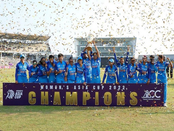 Indian women's team posing with Asia Cup 2022 trophy. (Photo- Jay Shah Twitter)