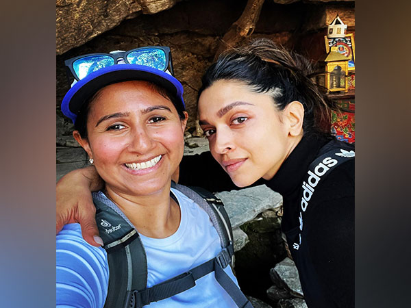 Deepika Padukone with a fan in Bhutan (Image source: Twitter)