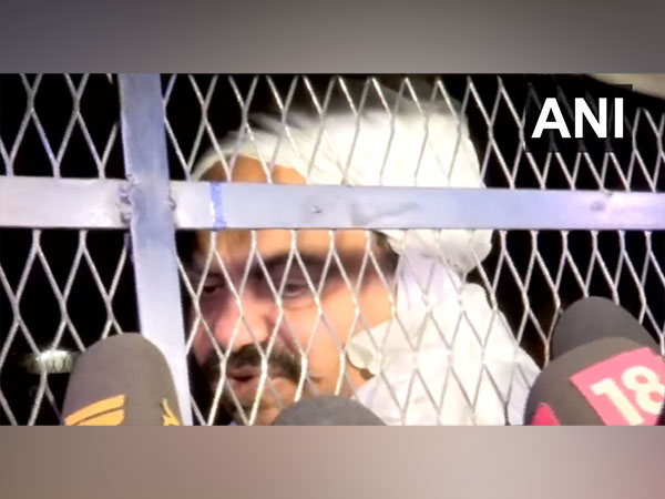 Gangster Atiq Ahmed on his way to Prayagraj (Photo/ANI)