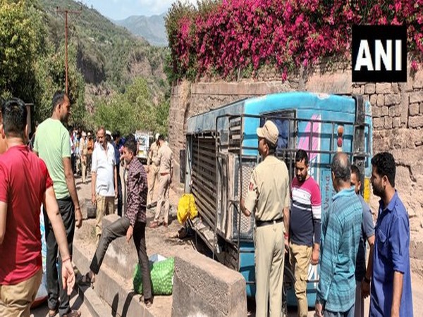 Police taking injured to hospital after a mini bus overturned in Udhampur, in Jammu and Kashmir(Photo/ANI)