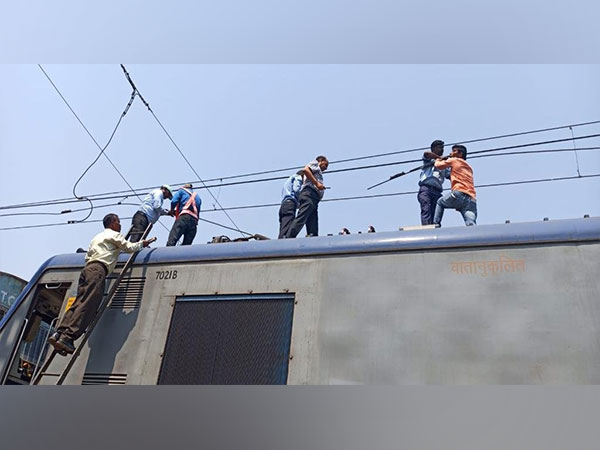 Mumbai Suburban local was affected due to a technical snag in OHE wire between Dahisar & Borivali on Up fast line. (Photo/ANI)