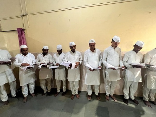Inmates with books in Bhopal Central Jail (Photo/ANI)