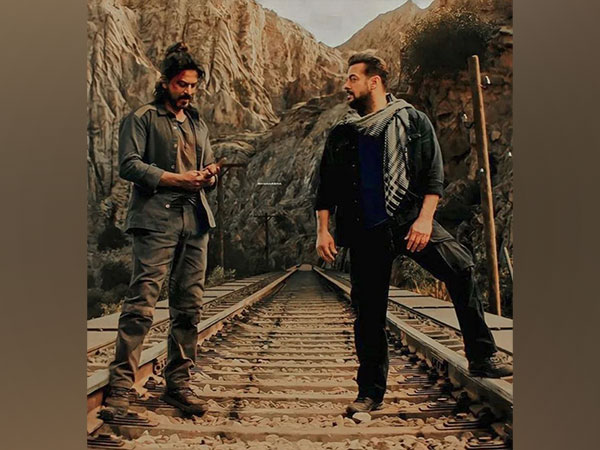 Shah Rukh Khan, Salman Khan. (Image source: Twitter)