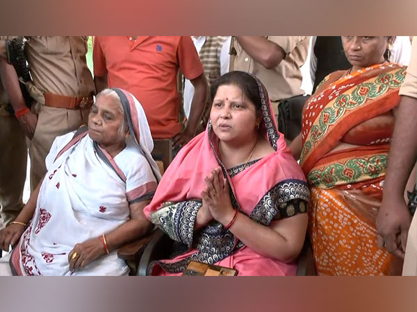 Umesh Pal's mother and wife (Photo/ANI)