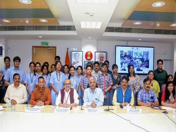 Members of Atal Innovation Mission (AIM), NITI Aayog and MoA&FW (Photo/PIB)