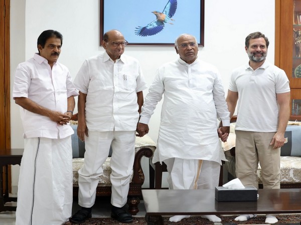 (From Left) KC Venugopal, Sharad Pawar, Mallikarjun Kharge, Rahul Gandhi (Photo Courtesy: Twitter)