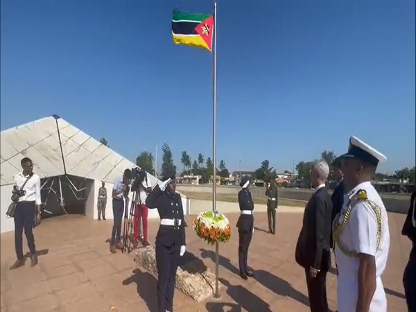 EAM S Jaishankar pays tribute to Mozambique's freedom fighters. (Image Credit: Jaishankar's twitter)