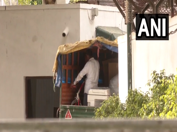 Trucks loaded with Rahul Gandhi's belongings, arrive at Sonia Gandhi's residence (Photo/ANI)