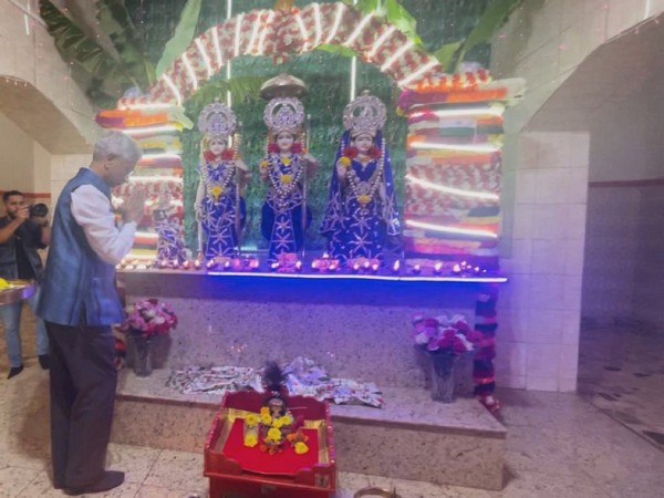 EAM Jaishankar at the Salamanga Temple, Mozambique. (Photo/Twitter: @DrSJaishankar)