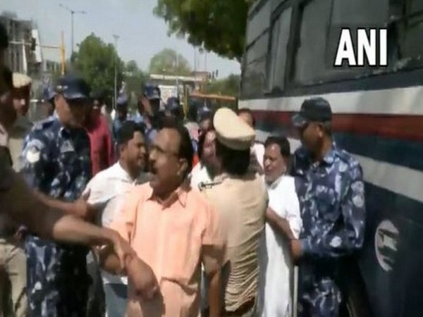 AAP supporters being detained at Delhi's Kashmiri Gate. (ANI/Photo)