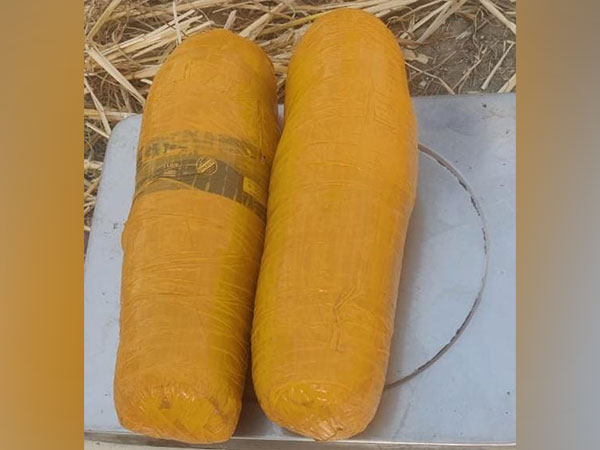 Packets recovered by BSF (Photo/ANI)