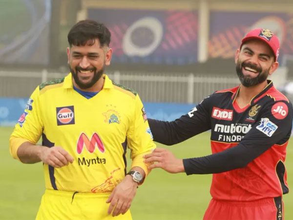 CSK skipper MS Dhoni and RCB's star batter Virat Kohli sharing a light moment. (Photo- IPL)