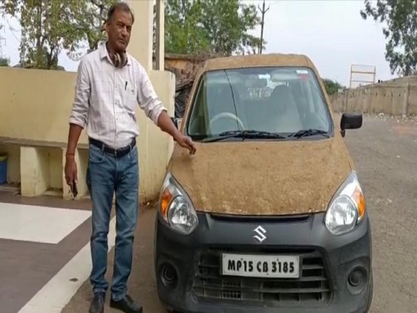 Doctor with his cow dung coated car (Photo/ANI)