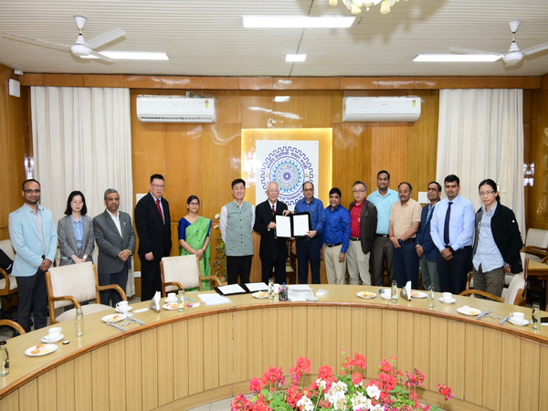 Officials from IIT Roorkee and NCDR Taiwan exchanging MoU at IIT Roorkee (Photo/IIT Roorkee)