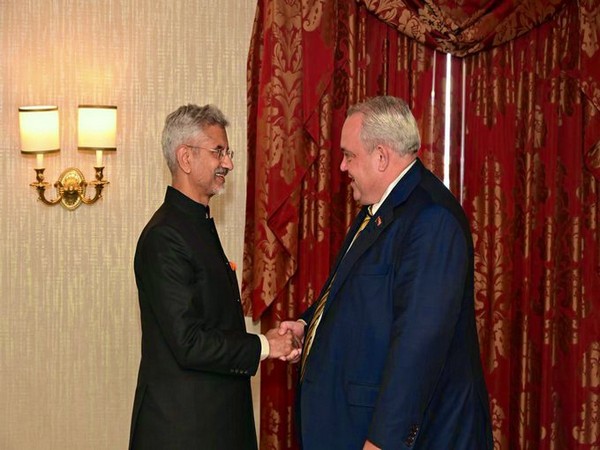 External Affairs Minister S Jaishankar, Papua New Guinea Minister of Foreign Affairs Justin Tkatchenko (Image Credit: Twitter/@DrSJaishankar)