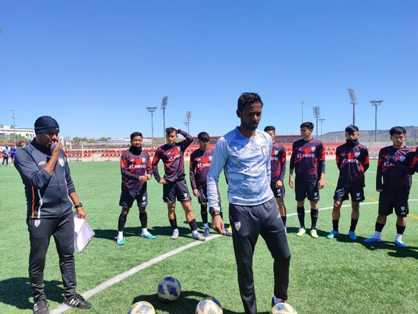 India U-17 team with head coach Bibiano Fernandes (Photo: AIFF Media)