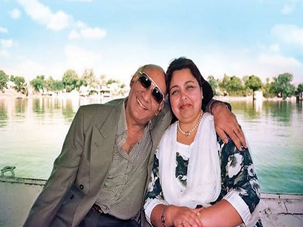 Pamela Chopra with husband Yash Chopra. (Image Source: Twitter)