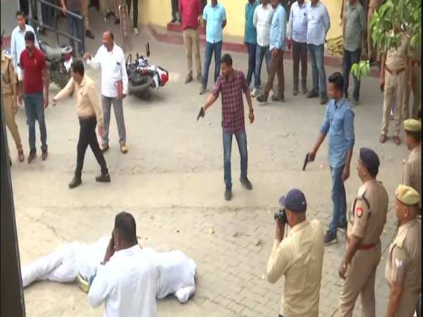 SIT team recreates crime scene in Prayagraj (Photo/ANI)