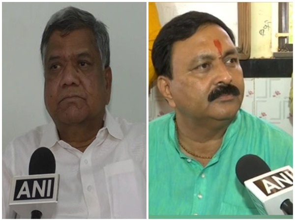 Congress leader Jagadish Shettar, BJP leader Mahesh Tenjinakai (Photo/ANI)