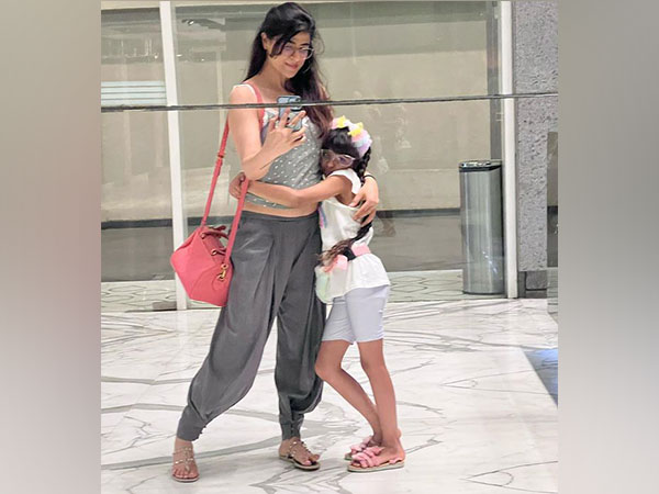 Tahira Kashyap Khurrana with daughter (Image Source: Instagram)