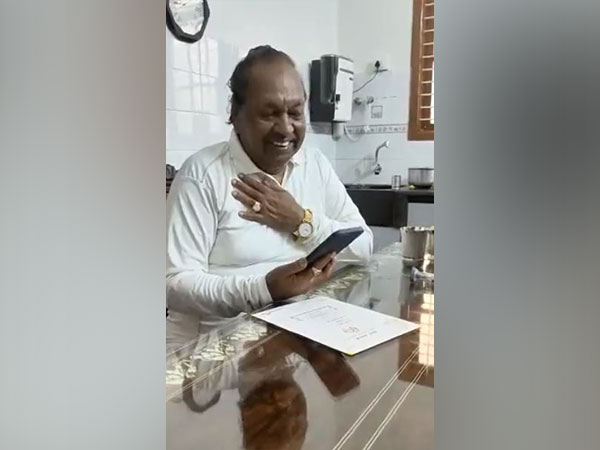 BJP leader KS Eshwarappa talking with PM Modi (Photo/ANII)