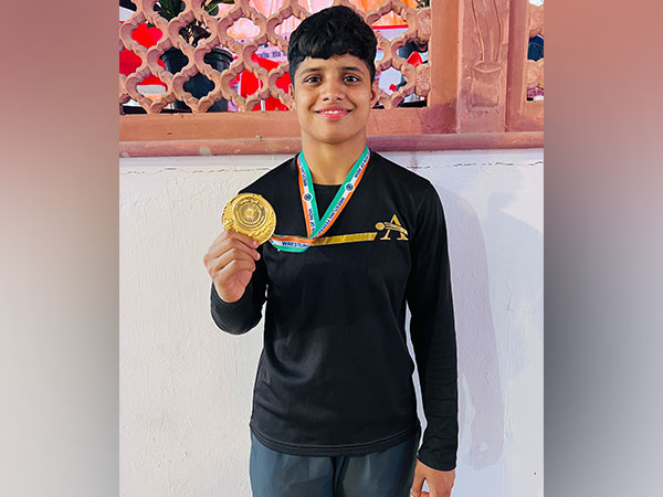 Shweta Sanju Annikeri after winning gold in U17 Cadet National Wrestling Championships (Image: IIS)