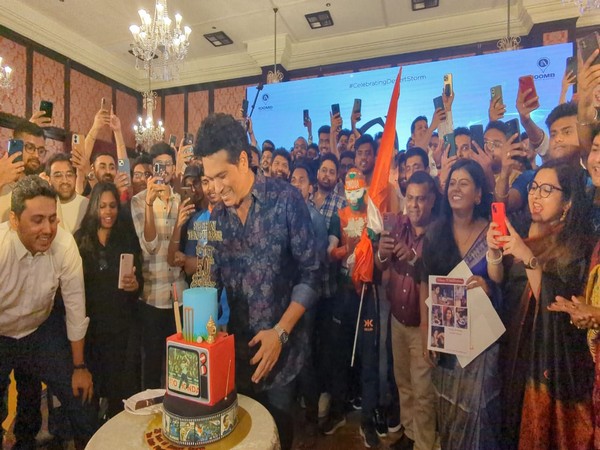 Sachin Tendulkar cuts a cake to celebrate 25th anniversary of his iconic 'Desert Storm' (Image: ANI)