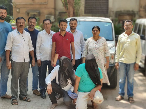 Mumbai Police arrests two drug peddlers (Photo/ANI)