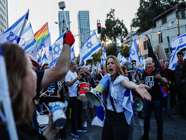 People demonstrate against Israeli Prime Minister Benjamin Netanyahu and his nationalist coalition government's judicial overhaul, in Tel Aviv, Israel April 22, 2023. (Photo/Reuters)