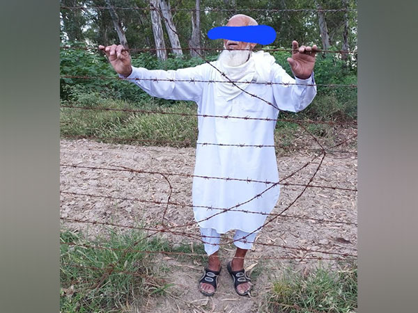 BSF hands over Pakistani national to Pak Rangers (Photo/ANI)