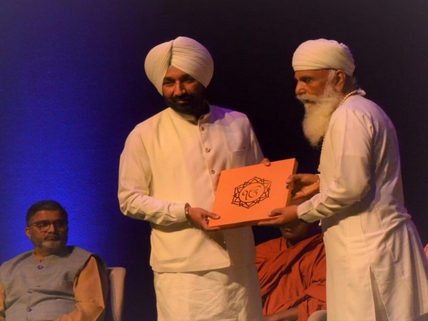 NID Foundation Chief Satnam Singh Sandhu presenting the book 'Heartfelt Legacy of Faith' to Satguru Uday Singh Ji, spiritual head of Namdhari Sikhs (Photo/ANI)