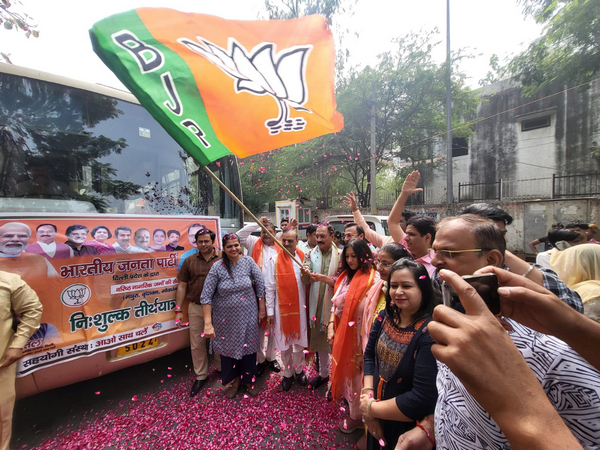Delhi BJP chief flags off free pilgrimage bus service (Image Courtesy: Twitter @Virend_Sachdeva)