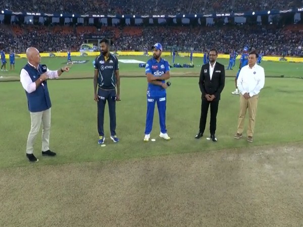 Rohit Sharma and Hardik Pandya at the toss (Image: Twitter/ IPL) 