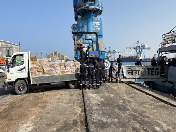 INS Teg joins Operation Kaveri (Source: Twitter/@MEAIndia)