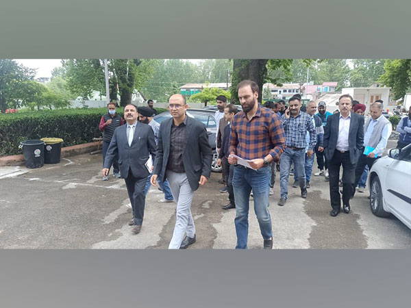 J-K Health Secretary inspecting healthcare facilities at Gupkar (Photo/ANI)