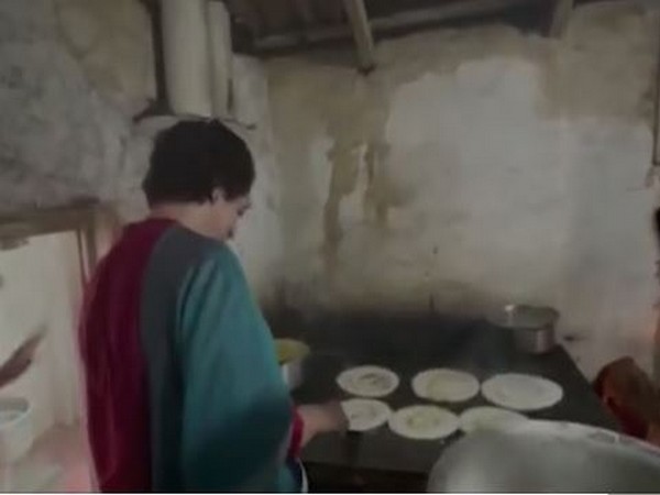 Priyanka Gandhi Vadra making dosas at Mylary Agrahara in Mysuru (Photo/ANI)
