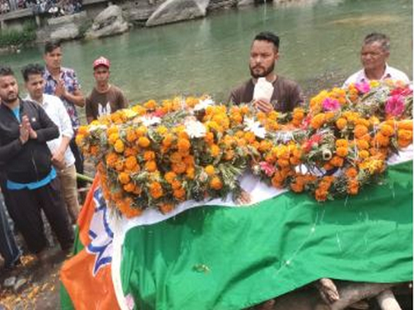 Visuals of cabinet minister Chandan Ram Das last rites in Bageshwar (Photo /ANI) 