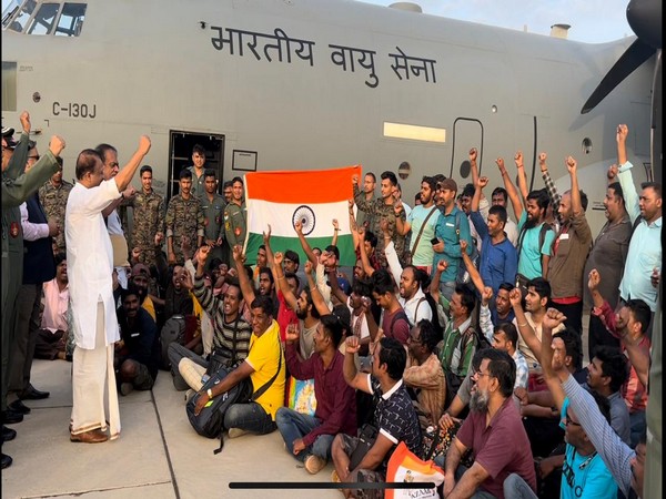 MoS Muraleedharan receives 7th batch of stranded Indians at Jeddah from Port Sudan. (Photo: Twitter//MoS Muraleedharan)