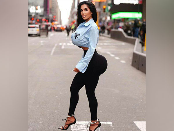 Kim Kardashian lookalike (Image source: Instagram)
