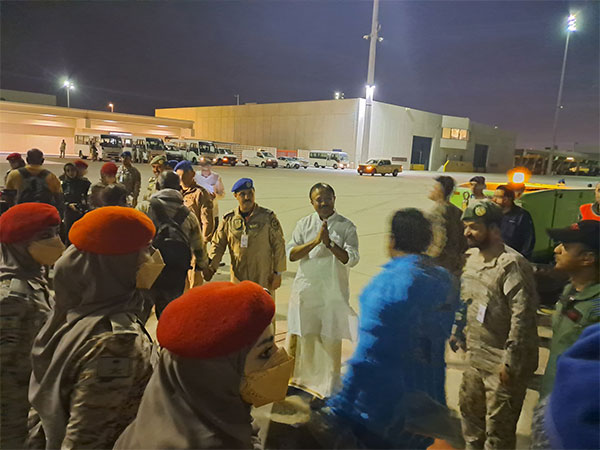 MoS Muraleedharan receives 8th batch of Indian evacuees in Jeddah. (Photo/Twitter: MOS_MEA)