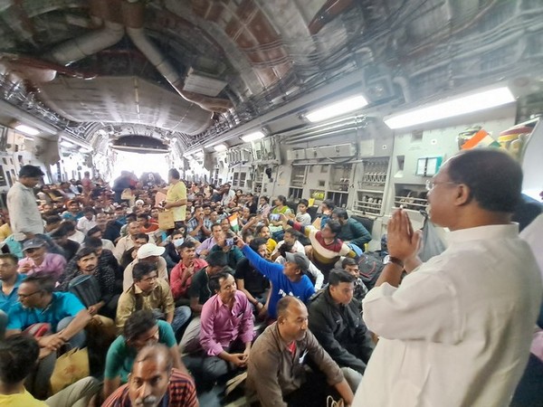 Minister of State for External Affairs V Muraleedharan with Indian evacuees from Sudan. (Twitter)