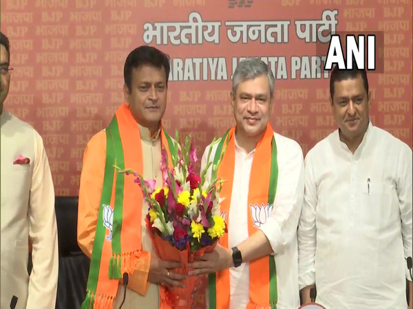Former JD (U) leader Ajay Alok joins BJP (Photo/ANI)