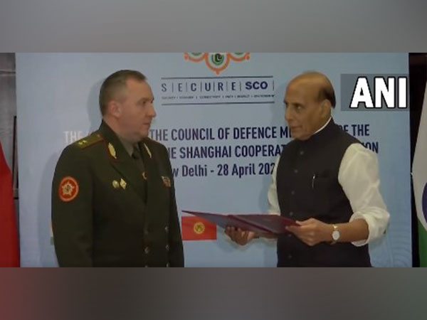 Union Defence Minister Rajnath Singh with his Belarusian counterpart Khrenin (Photo/ANI)