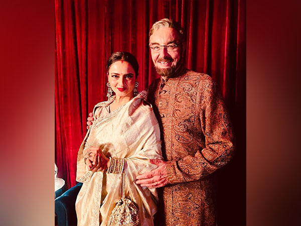 Actors Rekha and Kabir Bedi (Image source: Instagram)