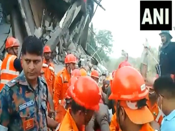Rescue operation underway in Thane (Photo/ANI)