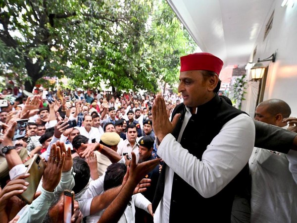 SP chief Akhilesh Yadav in Deoria (Photo/Twitter handle @yadavakhilesh)